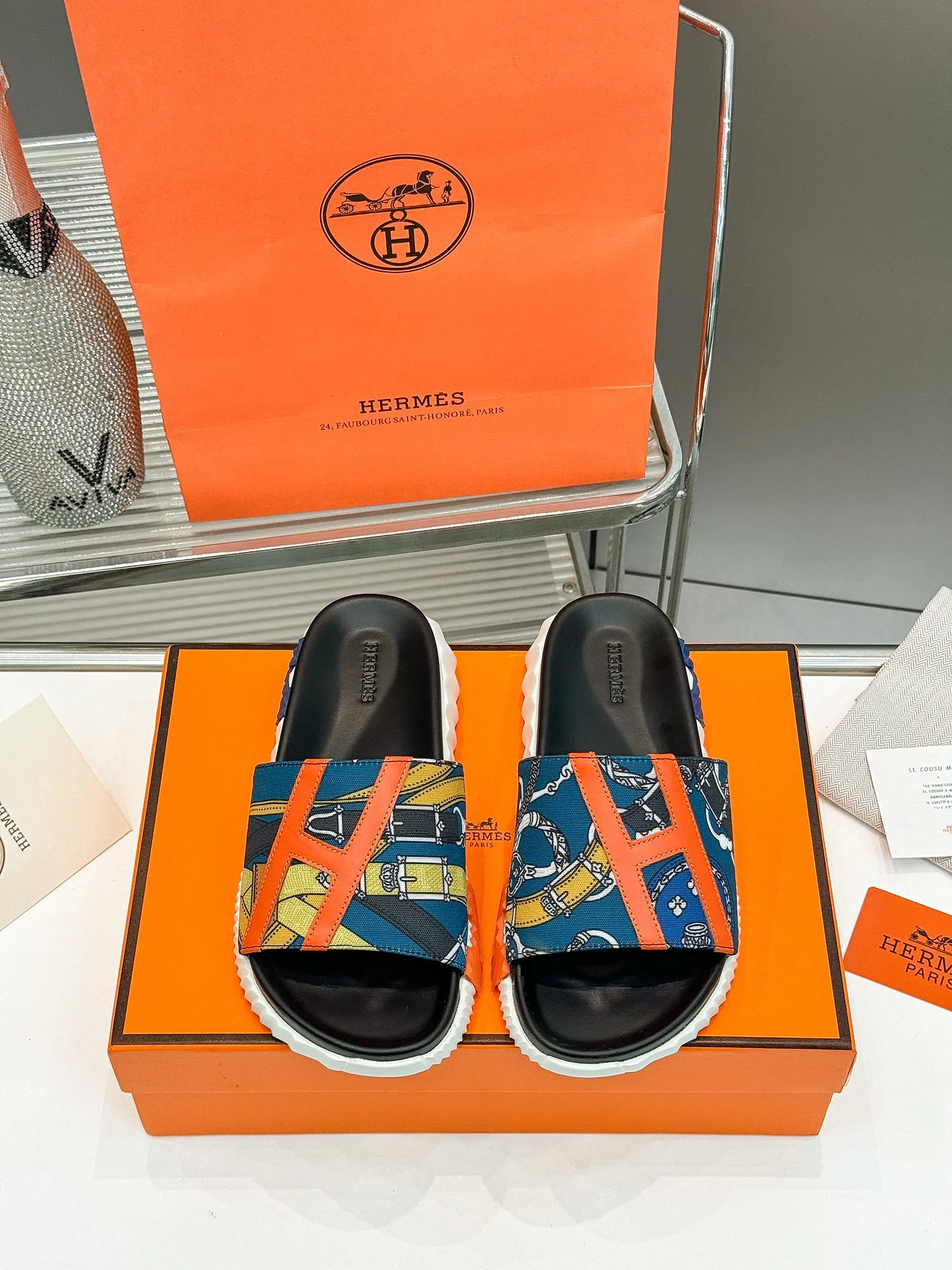 💕💕Factory direct selling price p460💕💕 ♥The latest Hermes (HERMES) ▼Slippers, thong toe sandals, flat shoes, beach shoes, calfskin non-woven splicing. Outsole, original IP foam bottom, light and soft, comfortable for the upper foot, size 35-46